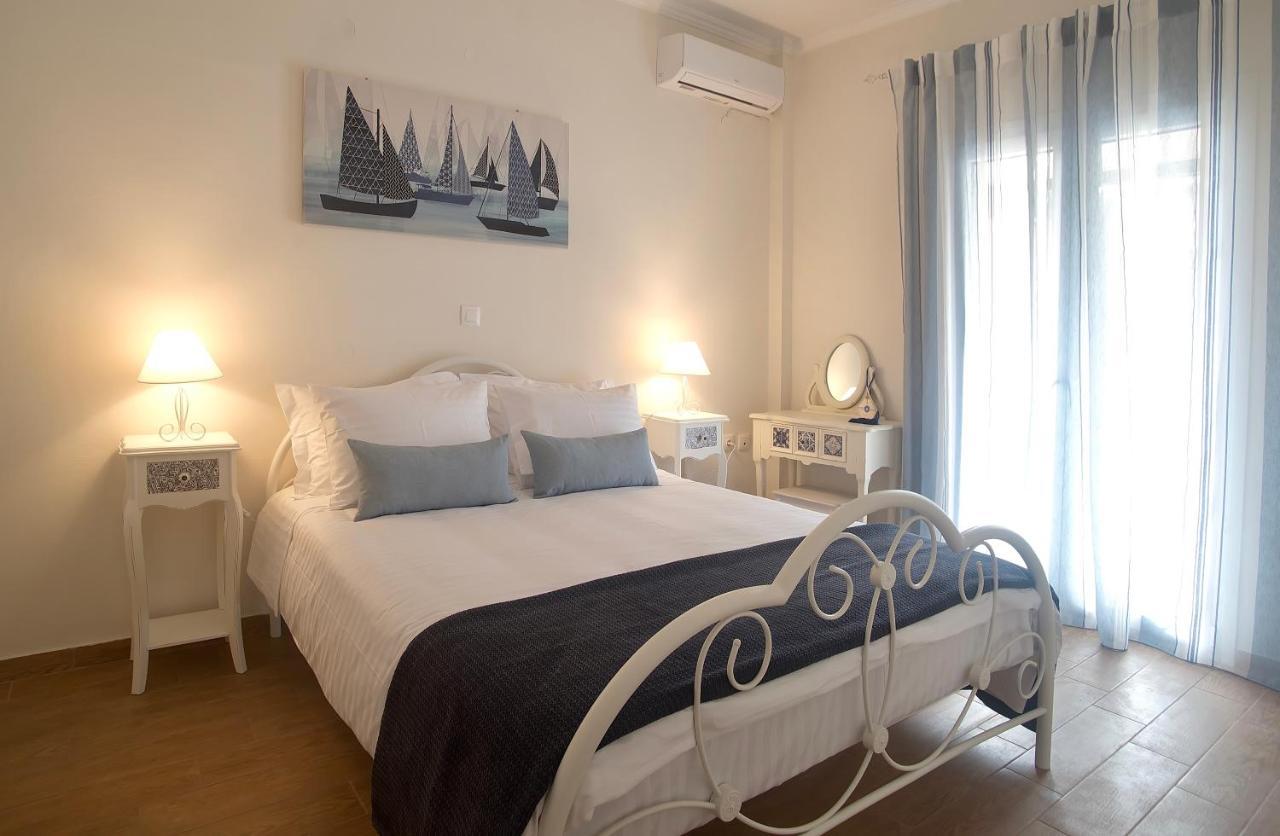 The Bluehouse - Spacious Top Floor Flat With Parking, By Mon Repos Beach Corfu  外观 照片