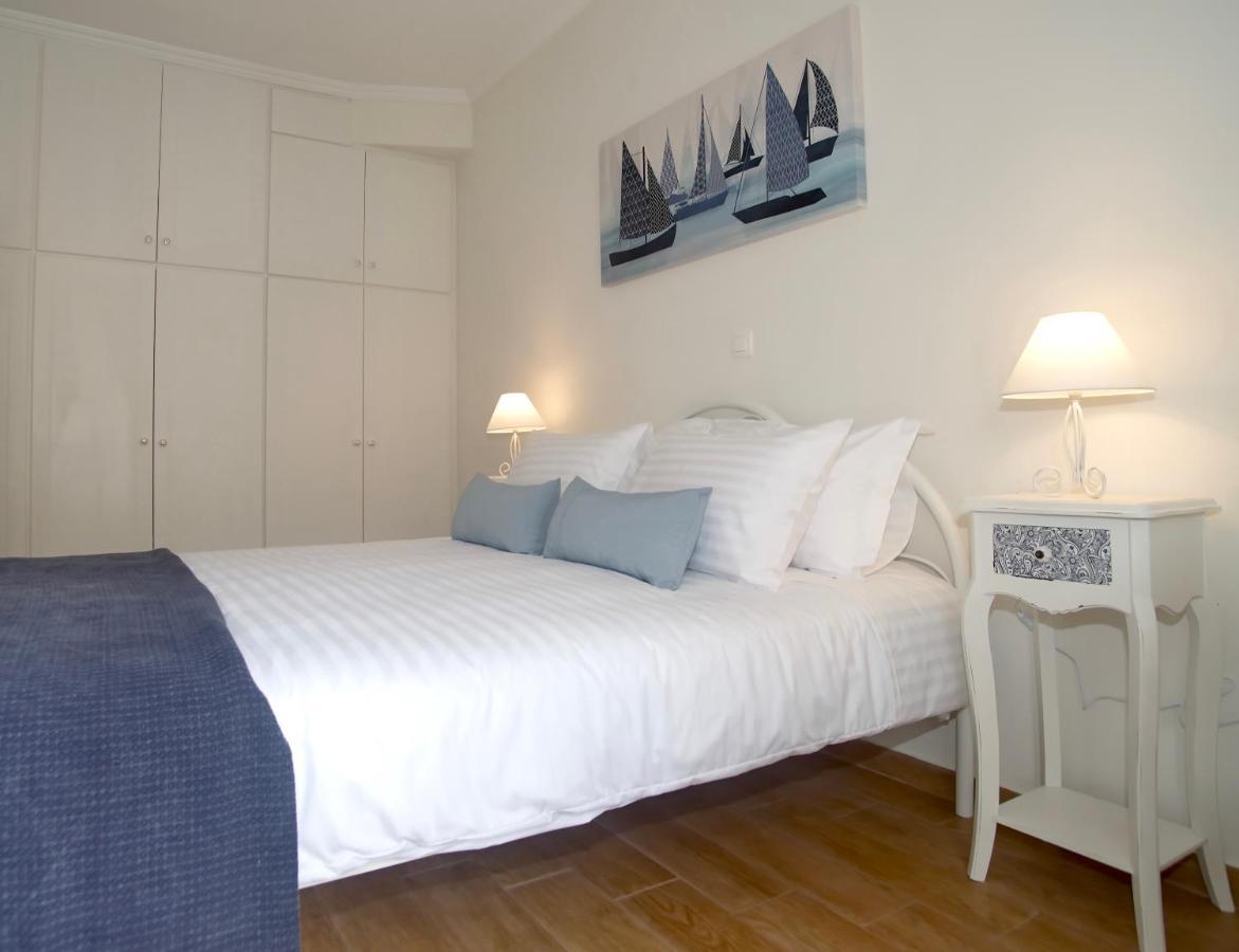 The Bluehouse - Spacious Top Floor Flat With Parking, By Mon Repos Beach Corfu  外观 照片