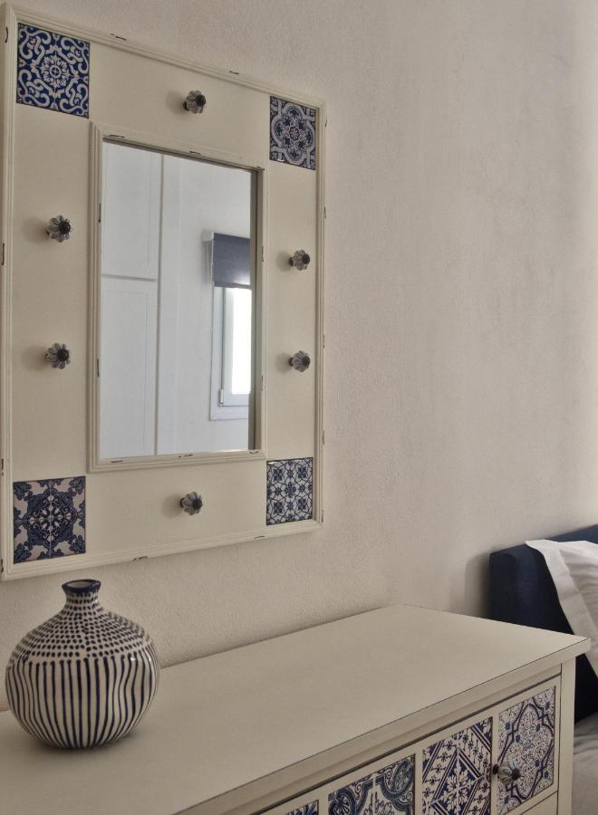 The Bluehouse - Spacious Top Floor Flat With Parking, By Mon Repos Beach Corfu  外观 照片