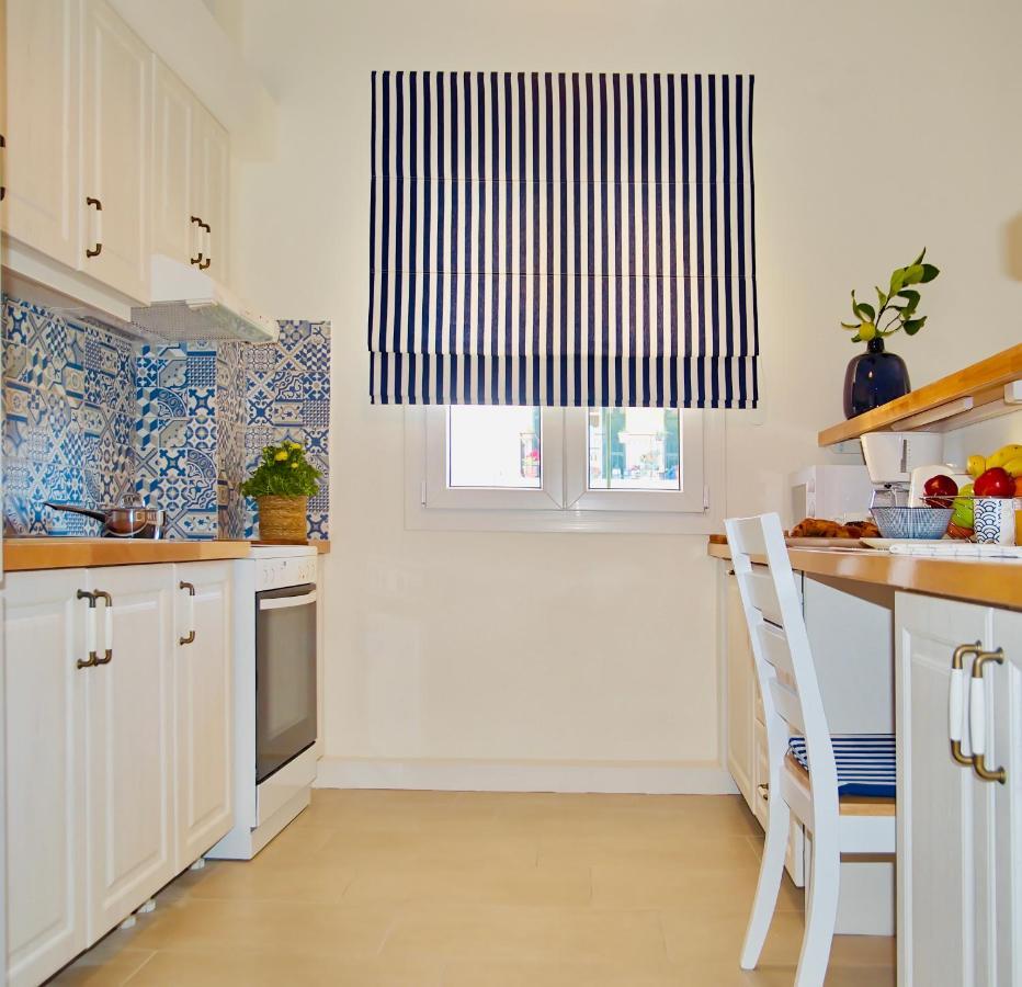 The Bluehouse - Spacious Top Floor Flat With Parking, By Mon Repos Beach Corfu  外观 照片