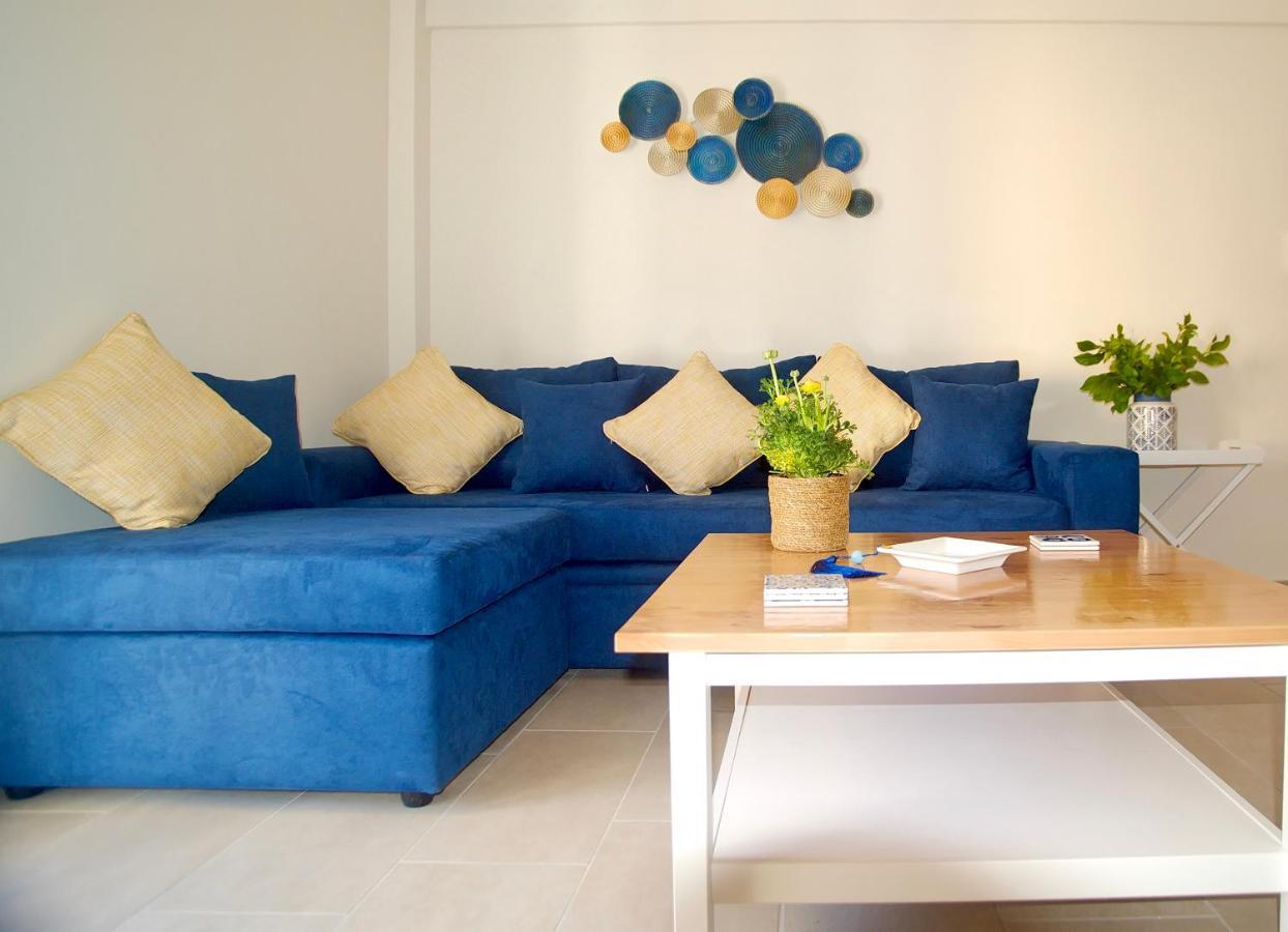 The Bluehouse - Spacious Top Floor Flat With Parking, By Mon Repos Beach Corfu  外观 照片