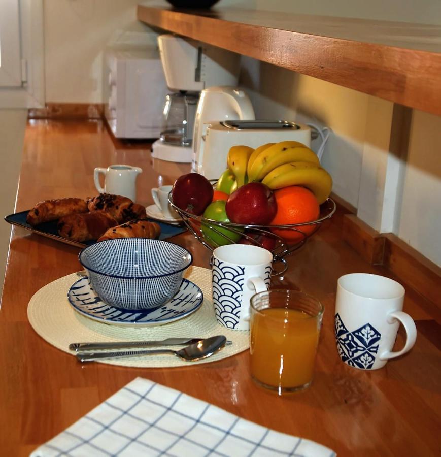 The Bluehouse - Spacious Top Floor Flat With Parking, By Mon Repos Beach Corfu  外观 照片