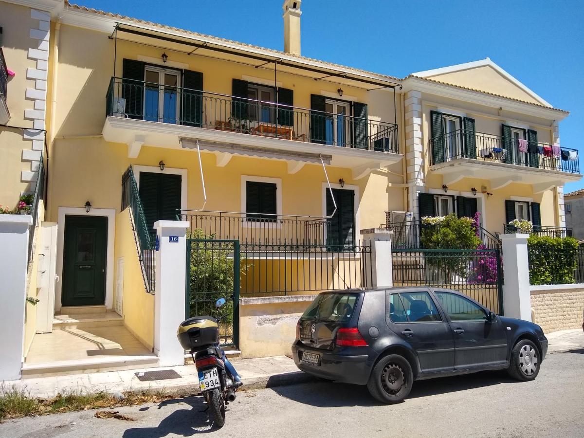 The Bluehouse - Spacious Top Floor Flat With Parking, By Mon Repos Beach Corfu  外观 照片